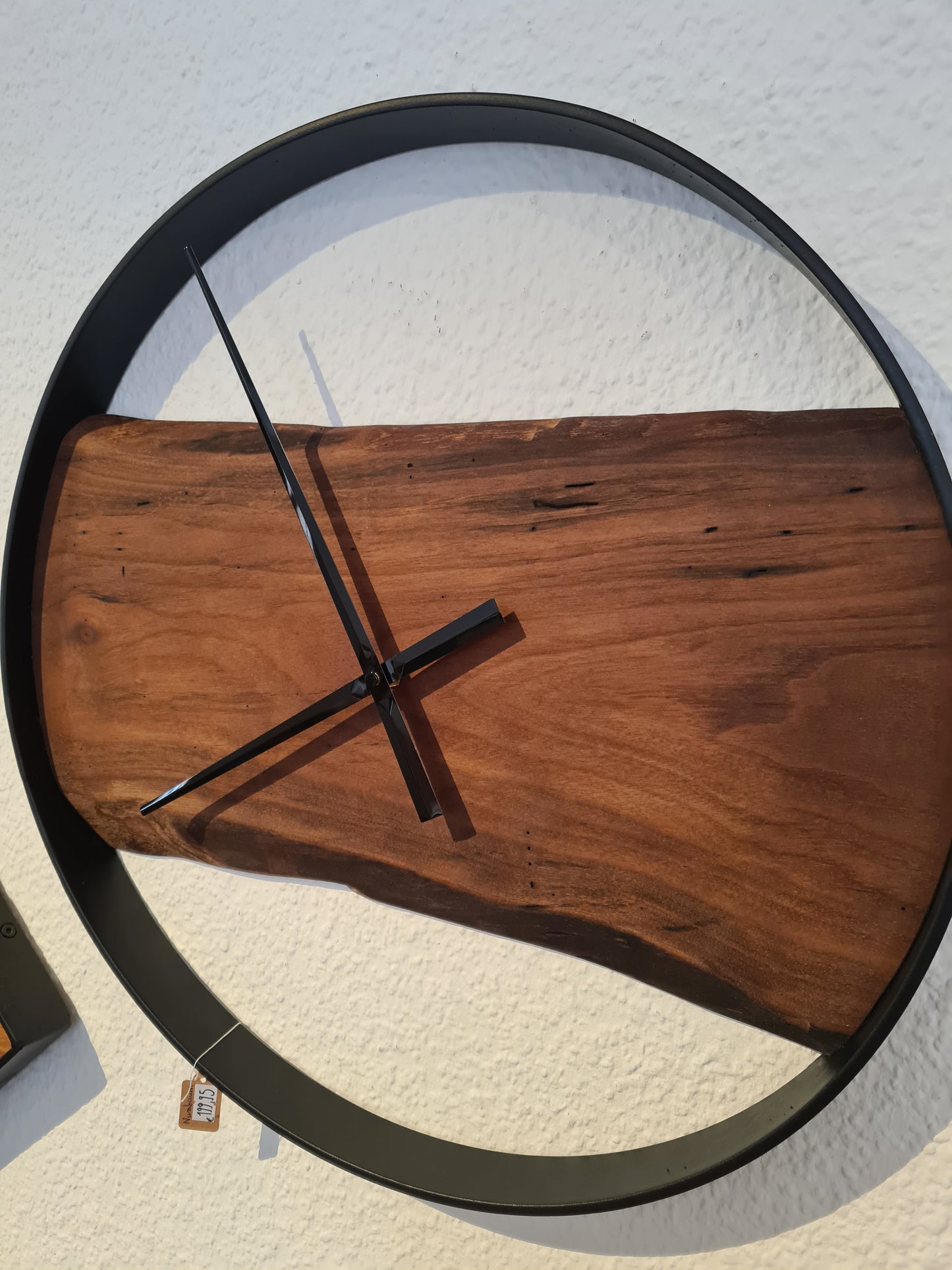 Wanduhr Rund | Nussbaum | Mittel 50 cm | Uhr aus Holz & Metall