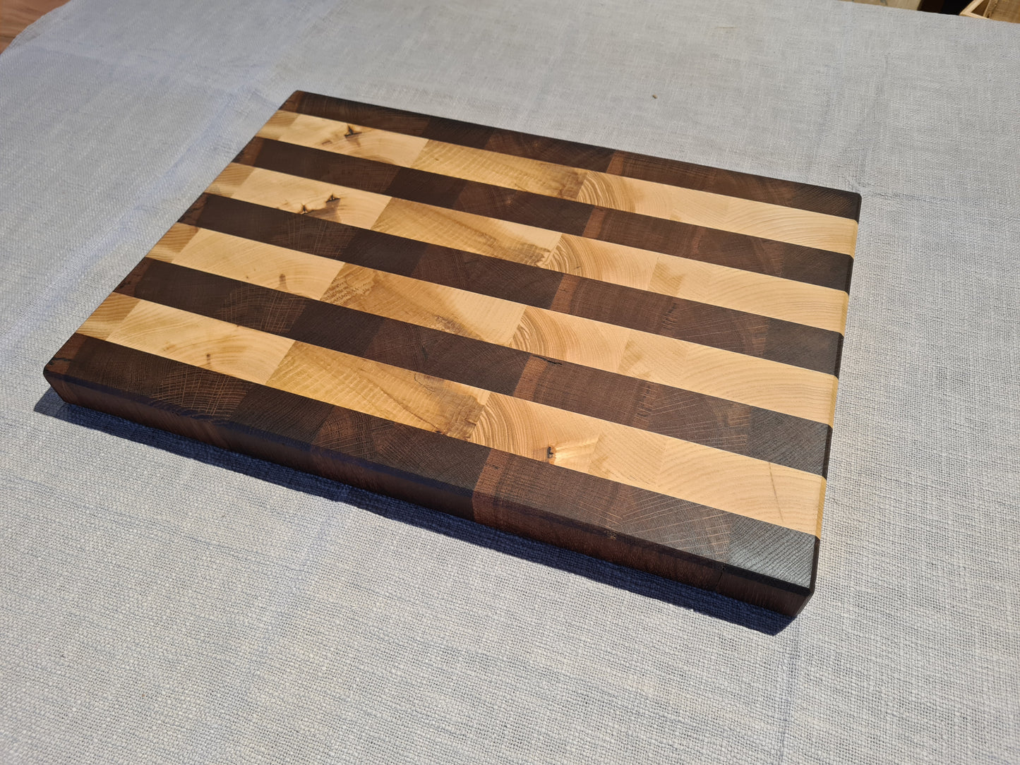 Schneid & Servierbrett - Esche & Nussbaum verleimt Massiv