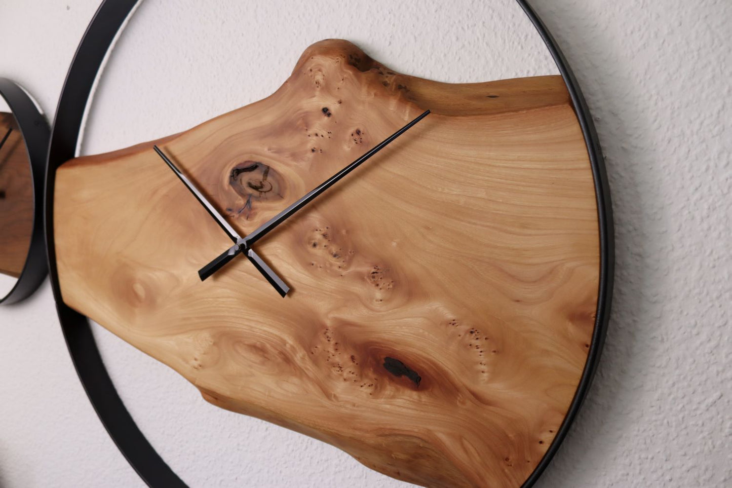 Wanduhr Rund | Ahorn | XXL 70 cm| Uhr aus Holz & Metall