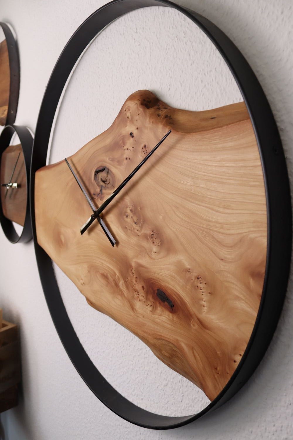 Wanduhr Rund | Ahorn | XXL 70 cm| Uhr aus Holz & Metall