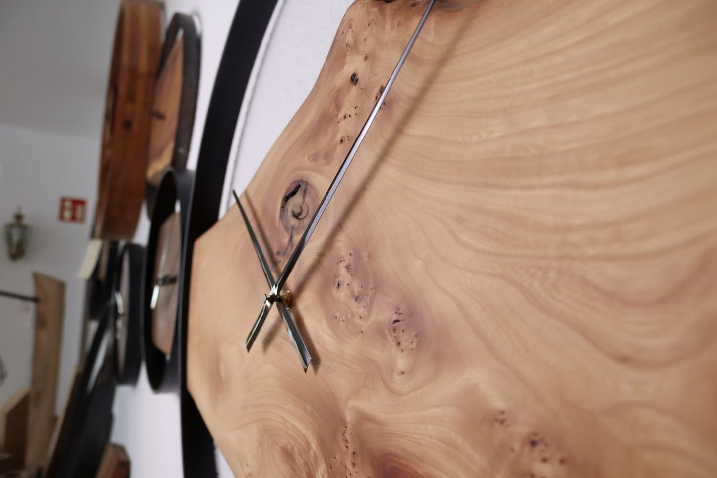 Wanduhr Rund | Ahorn | XXL 70 cm| Uhr aus Holz & Metall