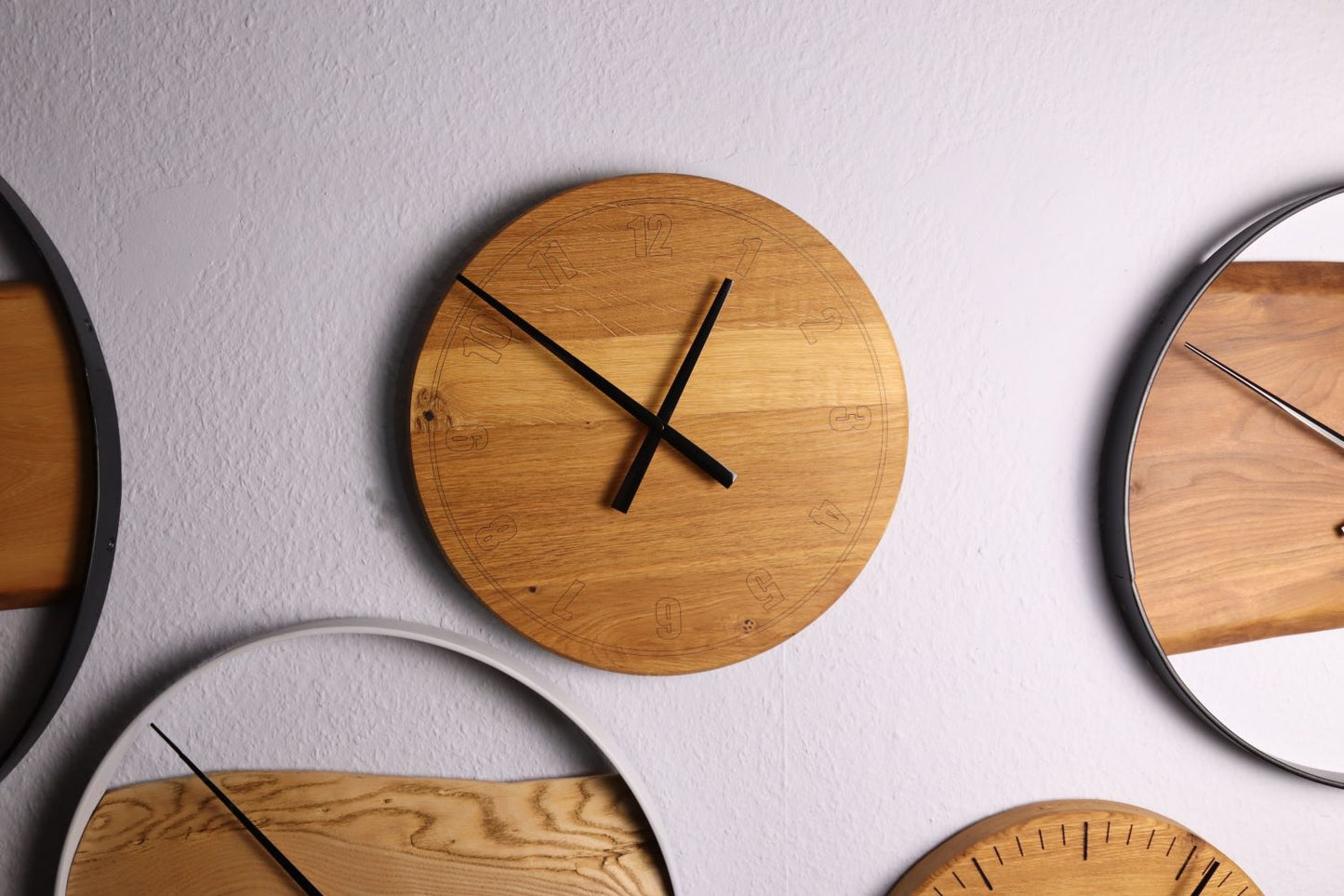 Wanduhr Rund | Eiche Voll | Klein 35cm | Graviert | Uhr aus Holz