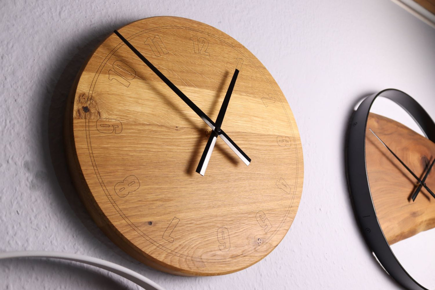 Wanduhr Rund | Eiche Voll | Klein 35cm | Graviert | Uhr aus Holz