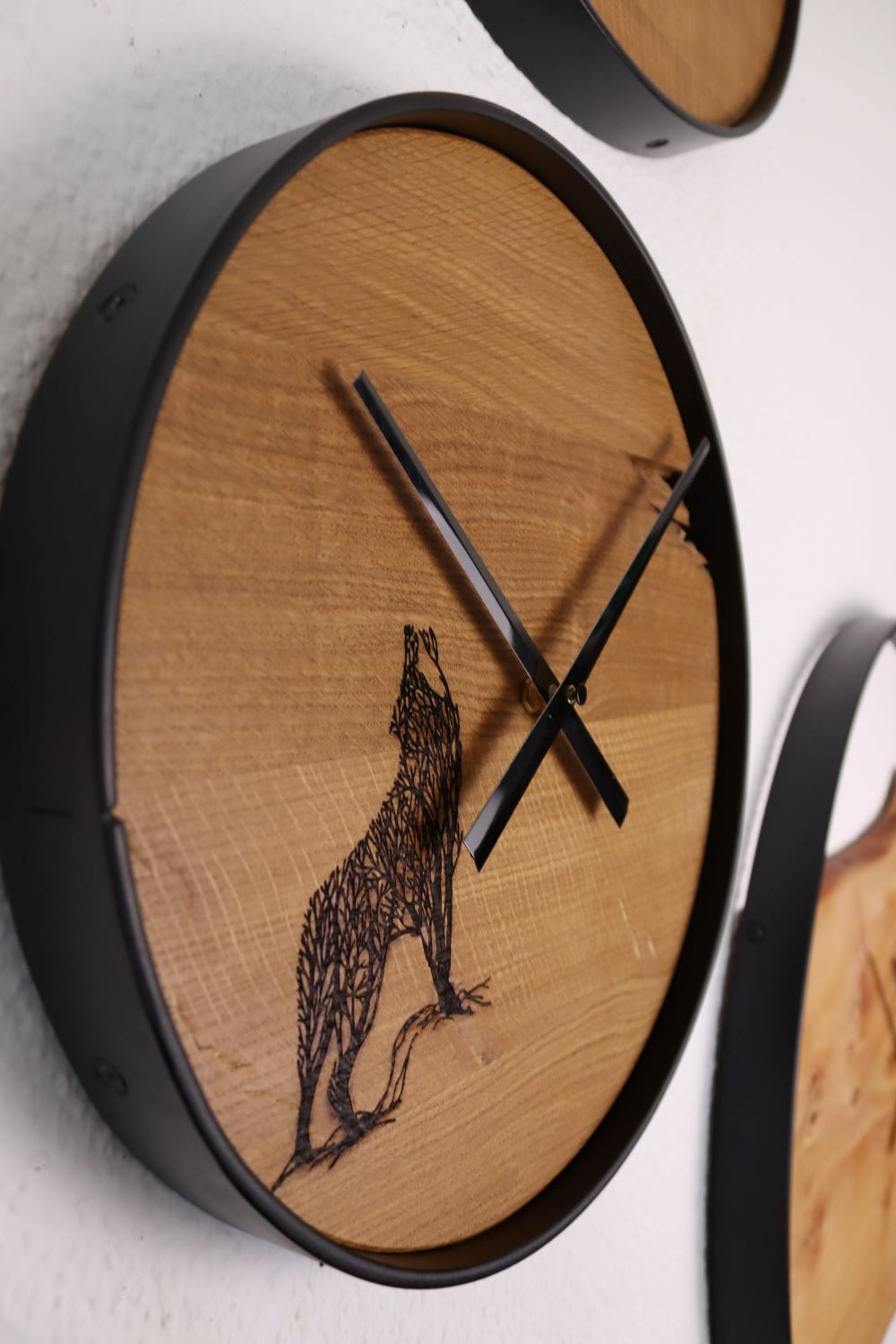 Wanduhr Rund | Klein 35 cm | Eiche mit Gravur | Holz & Metall