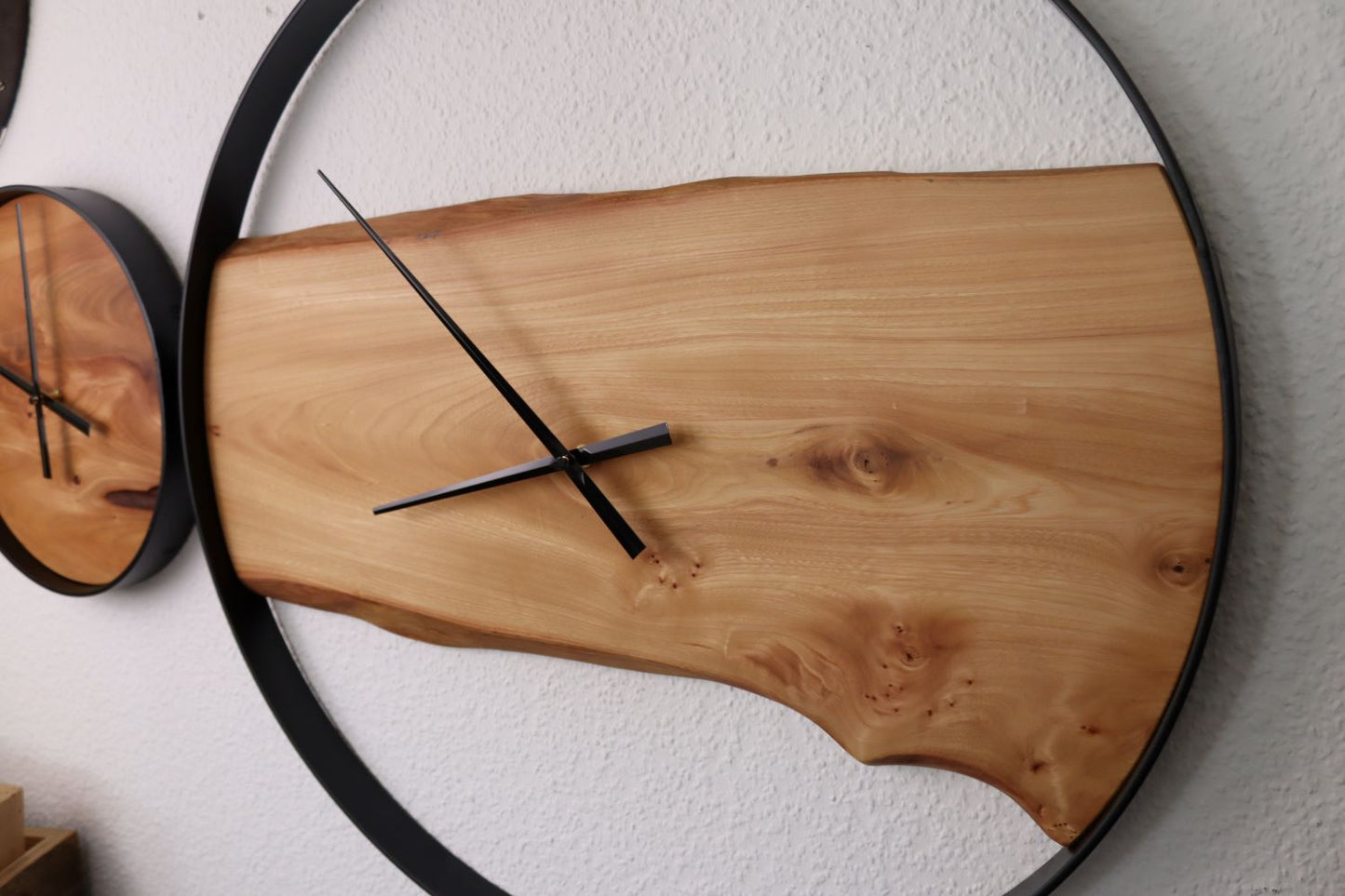 Wanduhr Rund | Ahorn | XXL 70 cm | Uhr aus Holz & Metall