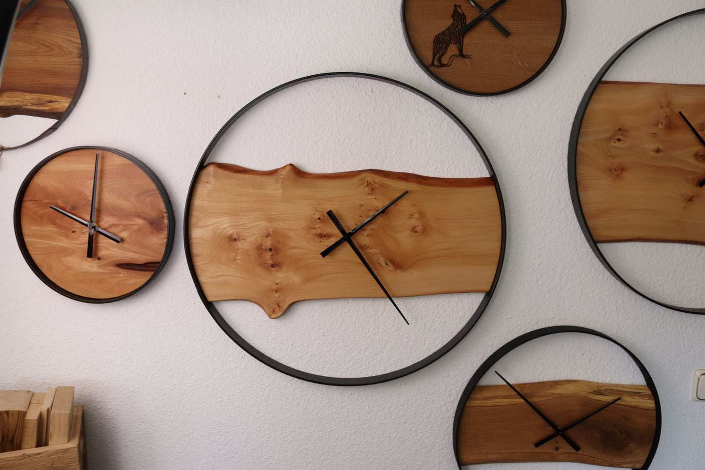 Wanduhr Rund | Ahorn | XXL 70cm | Uhr aus Holz & Metall