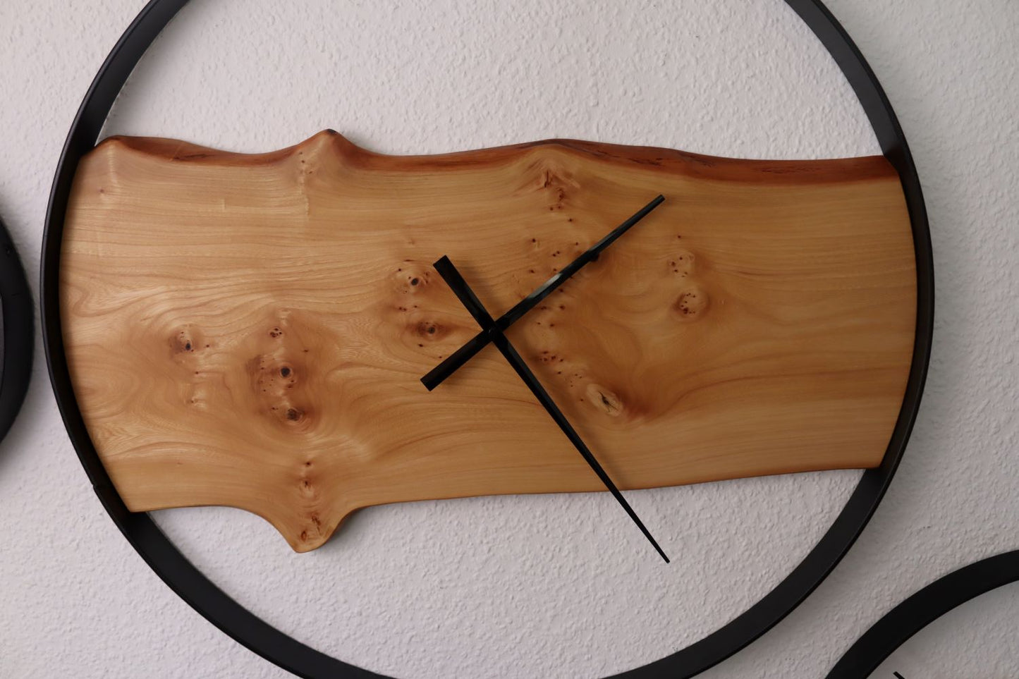 Wanduhr Rund | Ahorn | XXL 70cm | Uhr aus Holz & Metall