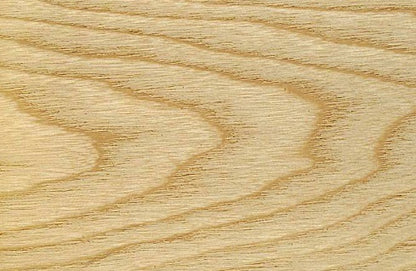 Engel aus Holz | Esche geölt mit Zapfenanhänger