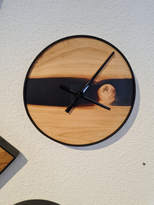 Wanduhr Rund 35cm | Esche massiv epoxidharz geölt | Uhr aus Holz und Metall