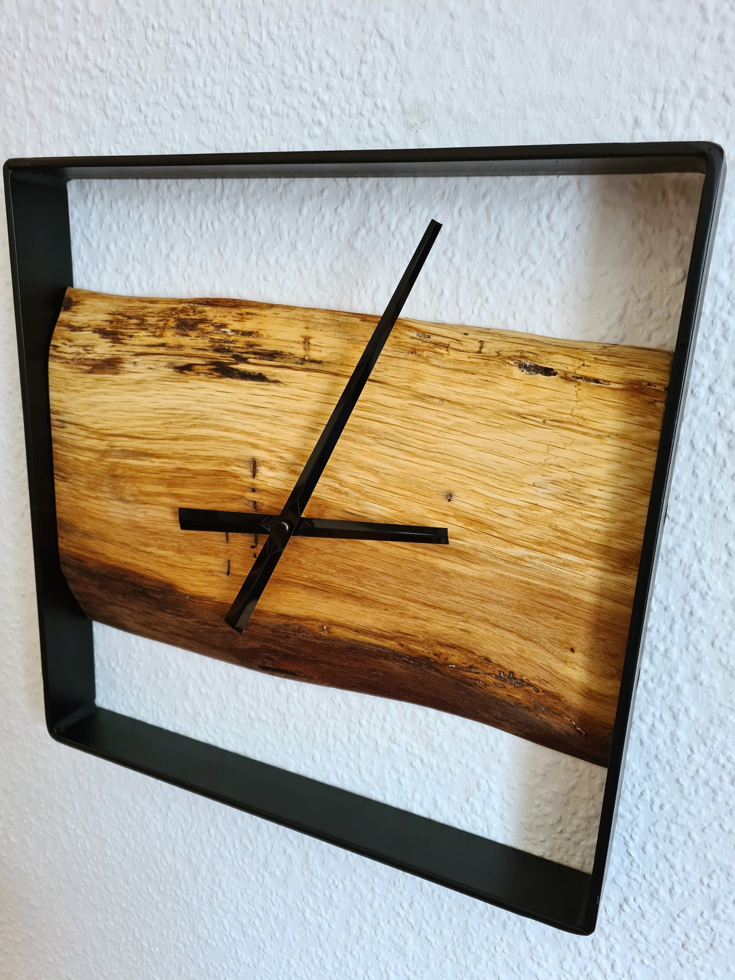 Wanduhr Eckig 35cm | Eiche verwittert massiv | Uhr aus Holz & Metall