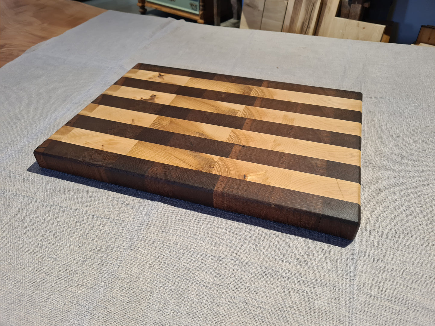 Schneid & Servierbrett - Esche & Nussbaum verleimt Massiv