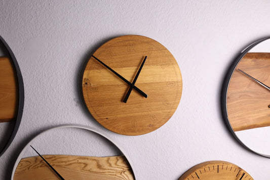 Wanduhr Rund | Eiche Voll | Klein 35cm | Graviert | Uhr aus Holz