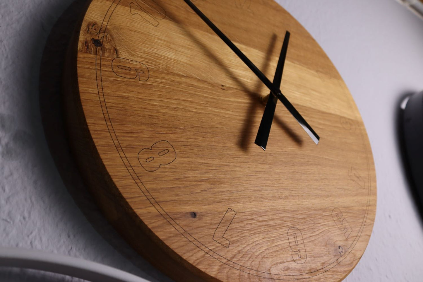 Wanduhr Rund | Eiche Voll | Klein 35cm | Graviert | Uhr aus Holz