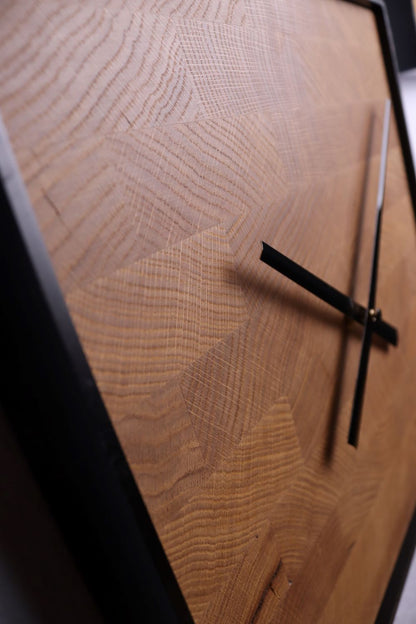 Wanduhr Eckig | Eiche Schachbrett | Klein 35 cm | Uhr aus Holz & Metall