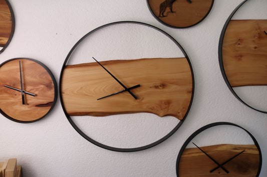 Wanduhr Rund | Ahorn | XXL 70 cm | Uhr aus Holz & Metall