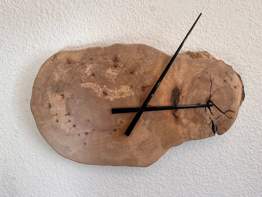 21 Wanduhr | Baumscheibe | Ahorn | weiß